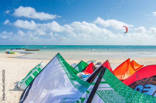  kitesurf sur plage de Mourouk, île Rodrigues, Maurice