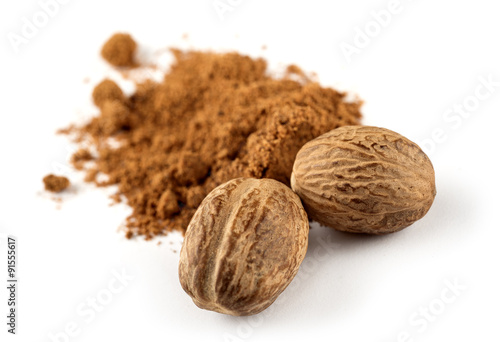 nutmeg and ground nutmeg