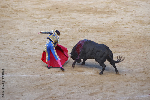 Bullfighter angers a bull