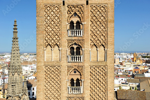 Primer plano de la Giralda, catedral de Sevilla, Andalucía, España