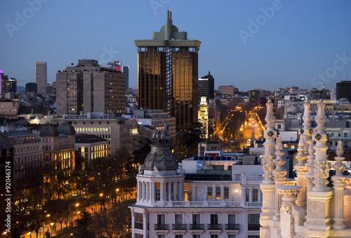Hora azul en Madrid. Paseo del Prado al anochecer.