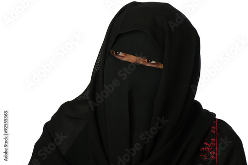 donna con copricapo burka