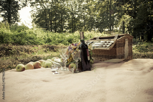Romantyczny piknik na łonie natury