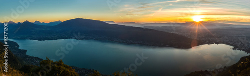 Lac d'Annecy au coucher du soleil