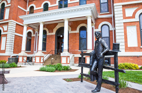 U.S.A. Illinois, Route 66, Pontiac, a Abraham Lincoln statue at the entrance of the Court House