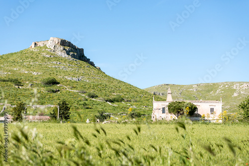 Il Castello del Garagnone e una masseria nel territorio di Spinazzola, nel Parco Nazionale dell'Alta Murgia in Puglia