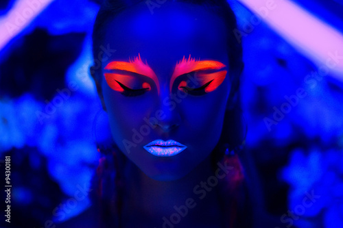 Neon art make up