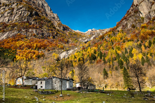 case di montagna in autunno - Val di Mello (Italy)