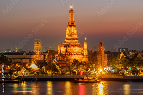 Wat Arun Temple in twilight time at bangkok thailand