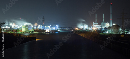 Chemiepark bei Nacht