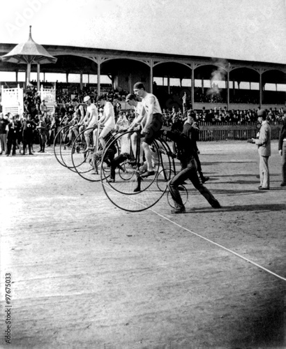 Bicycle Race 1890 High Wheeler Penny Farthing, guys on bikes racing