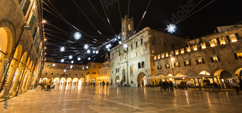 Panoramica di Piazza del Popolo ad Ascoli Piceno