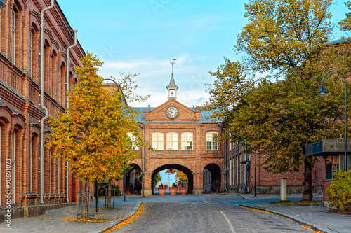 Tampella clock gate