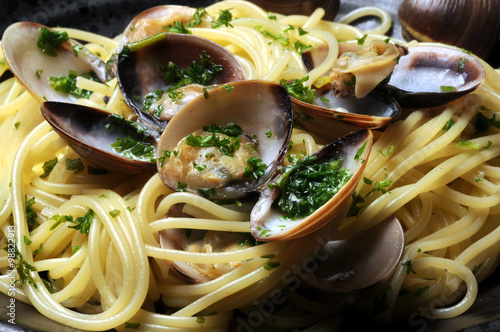 Spaghetti con le vongole ヴォンゴレ 스파게티 알레 봉골레 مطبخ نابولي Cucina napoletana Masakan Campania 