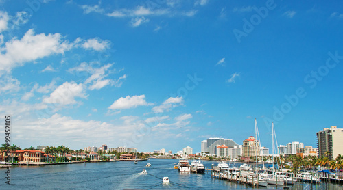 Un canale navigabile di Fort Lauderdale, grattacieli, barche, navigazione, Contea di Broward, Florida, America, Usa