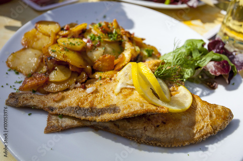 Scholle mit Bratkartoffeln