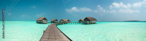 Cudowna laguna wokół wyspy na Malediwach