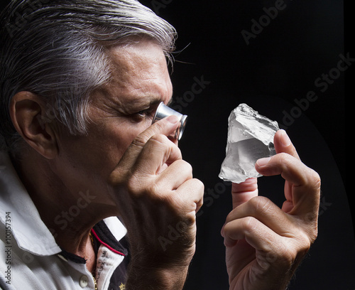 portrait of a jeweler during the evaluation of jewels.