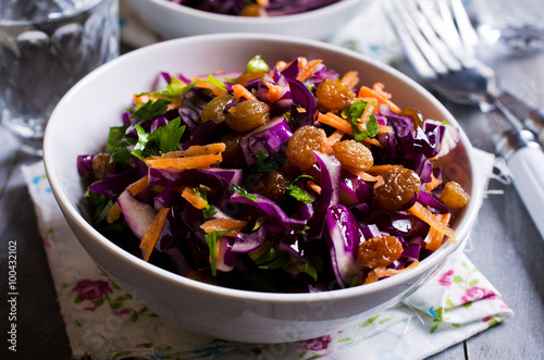 Vegetable salad with raisins