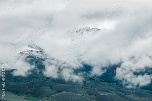 Алтайские горы в облках