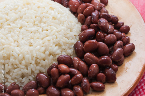 Plato de arroz con alubias pintas