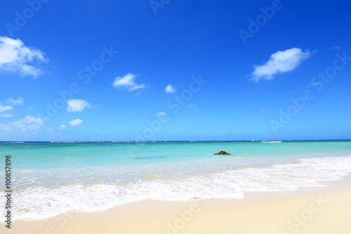 沖縄のさわやかな空と海