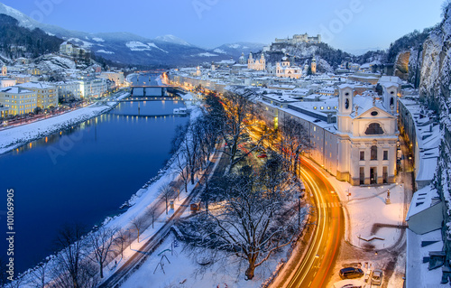 Salzburg mit Festung im Winter