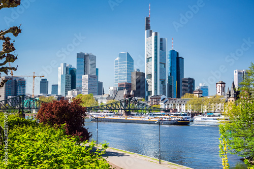 Frachtschiff, Main, Frankfurter Skyline