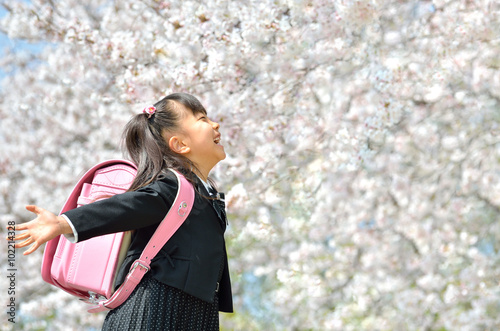 新一年生の女の子(桜)