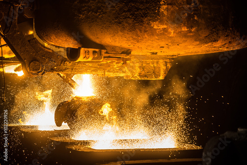 Tank pours the liquid steel in the forms