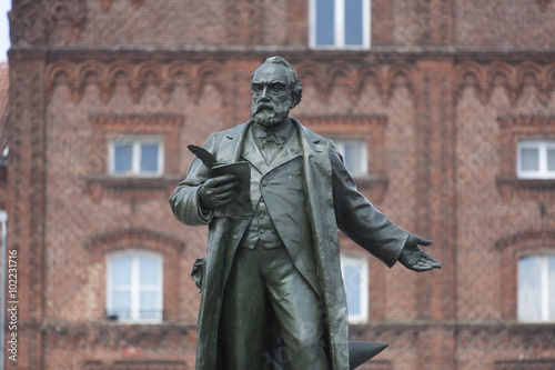 Familistère de Guise (France) / Statue de Jean-Baptiste André Godin