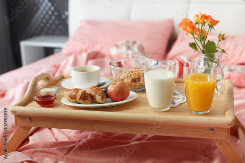 breakfast served in bed