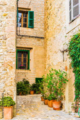 Innenhof Mediterran Häuser mit Stein Fassaden