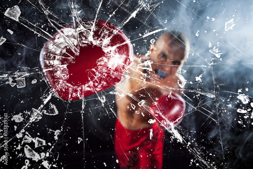 The boxer crushing a glass