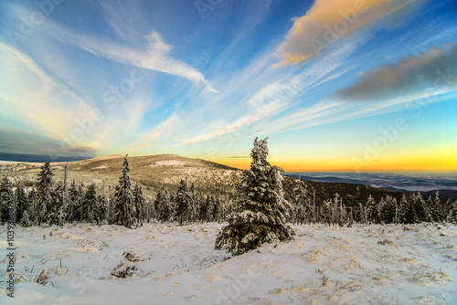 Krajobraz górski, widok zimowy