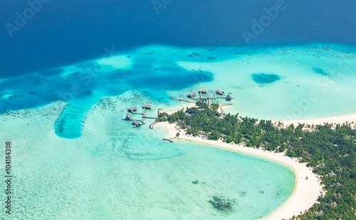 Widok z lotu ptaka na Malediwy wyspie, atol Raa