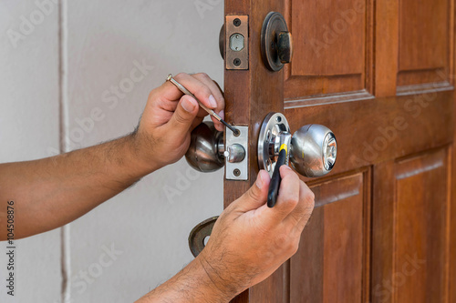 locksmith have to fix silver knob