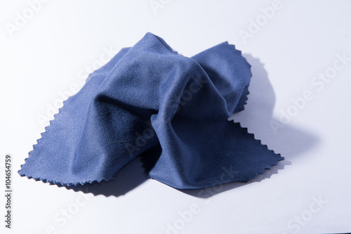 Panno pulizia occhiali blu stropicciato