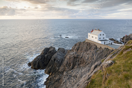 Leuchtturm Kråkenes Fyr, Vågsøy, Nordatlantik, Sogn og Fjordane, Norwegen, Europa