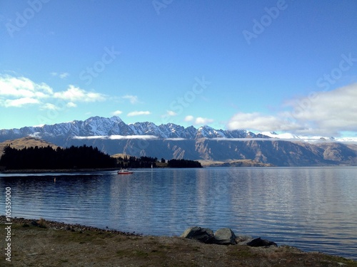 Mountain and lake in Queentown, New Zealand