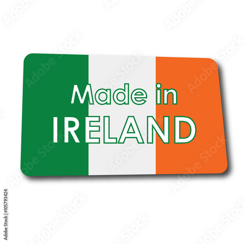 Icono plano MADE IN IRELAND en rectangulo con badera Irlanda y sombra
