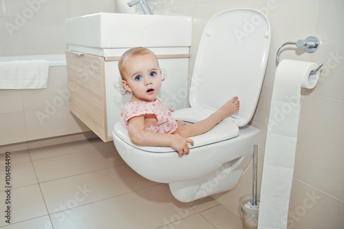 Baby learning toilet