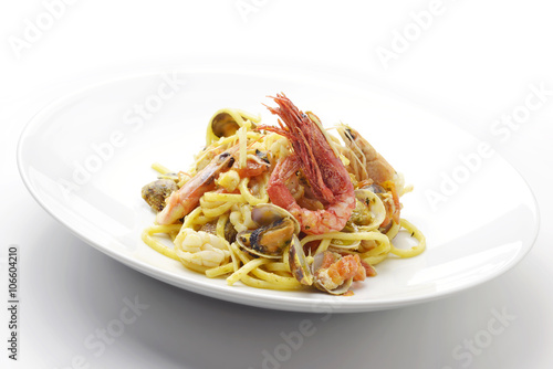 Spaghetti with ginger and sea delights
