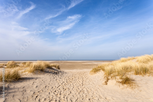 Weg durch die Dünen zum Strand