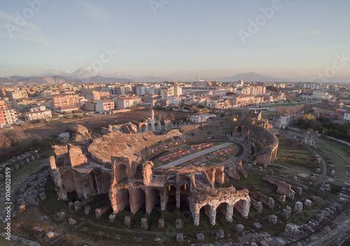 Veduta Aerea anfiteatro Santa Maria Caserta con sfondo del Vesuvio