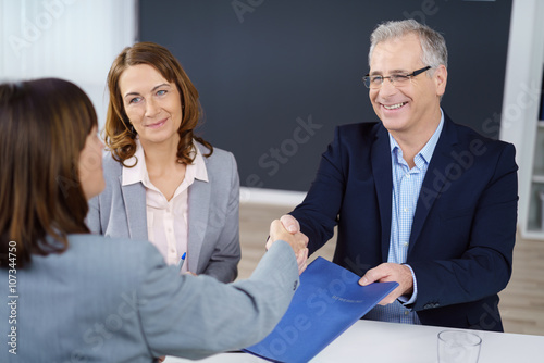 handschlag nach dem bewerbungsgespräch