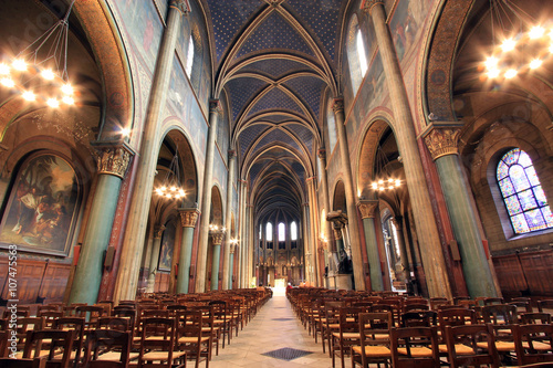 Intérieur de la nef de l'église abbatiale de Saint-Germain-des-Prés à Paris 6ème
