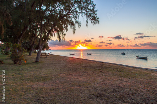 coucher de soleil à Anse aux Anglais, île Rodrigues 