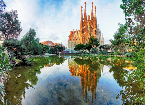 BARCELONA, HISZPANIA - 10 lutego: Widok Sagrada Familia, duży