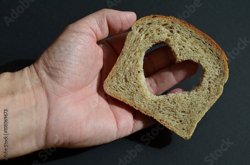 kromka chleba z sercem